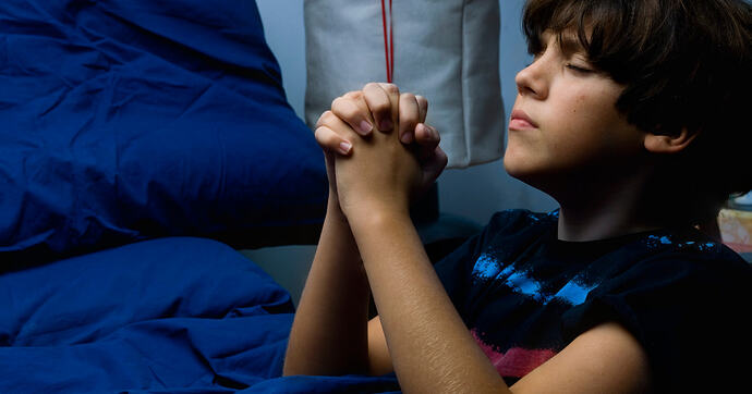 praying child