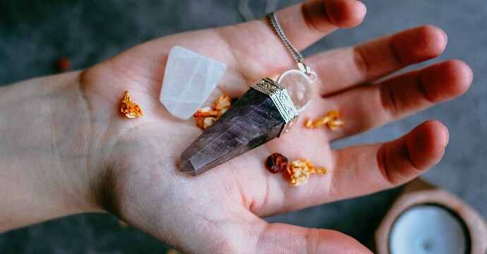 10437-crystals-and-crystal-necklace-in-open-palm-un